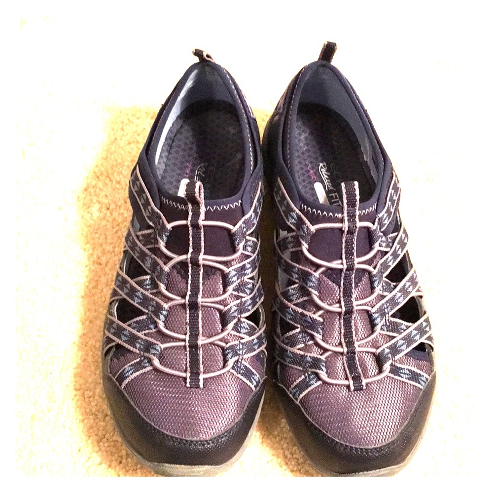 Sketchers relaxed fit sneakers